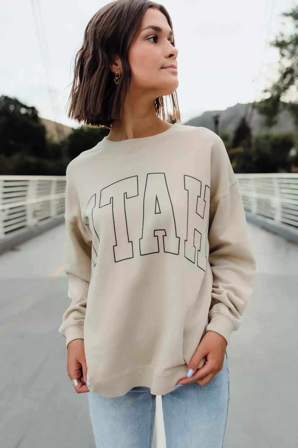 Long Sleeve | tres bien Utah Sweatshirt-Taupe